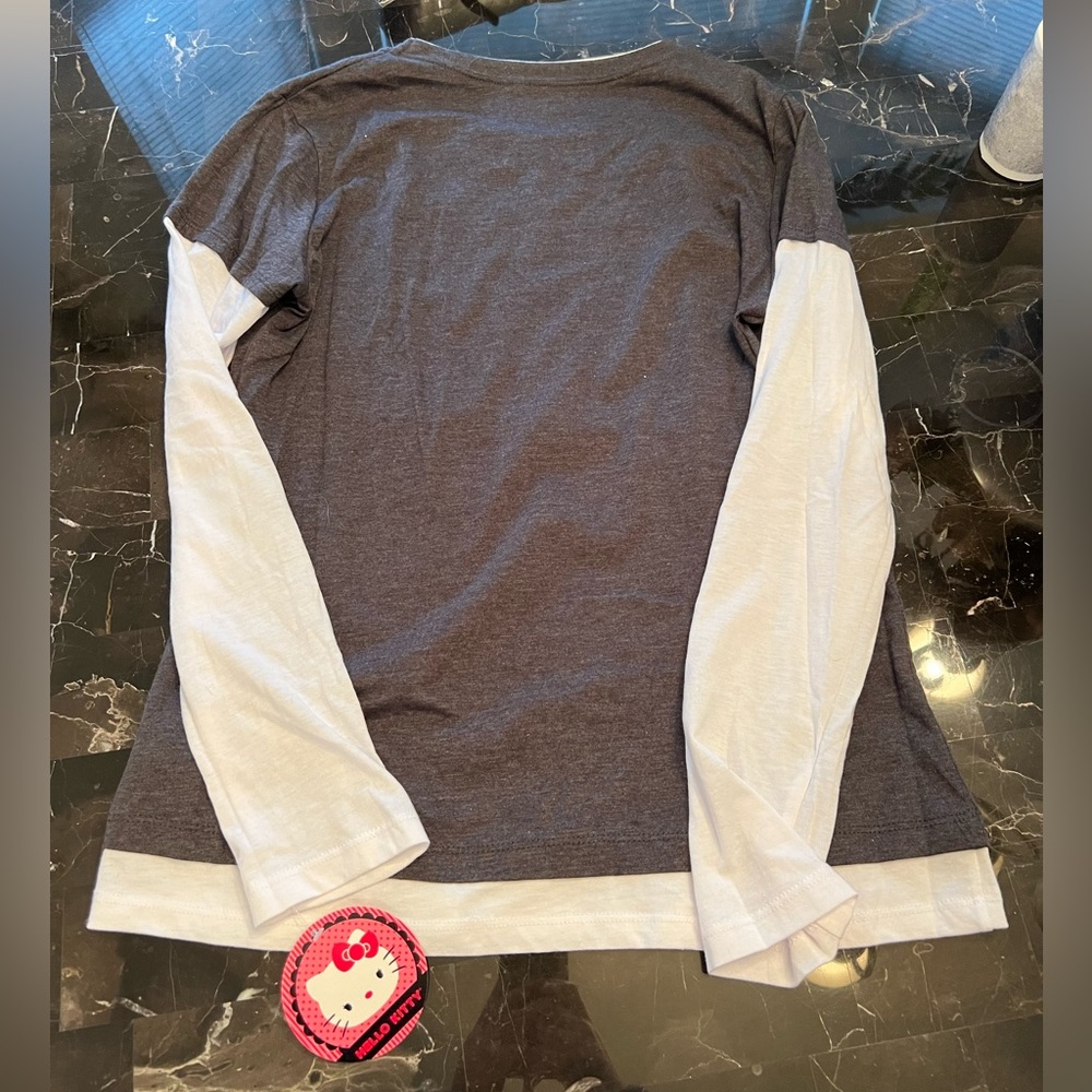 Adorable Hello Kitty LOVE long sleeve tee. Juniors XL. NWT. - Picture 5 of 6